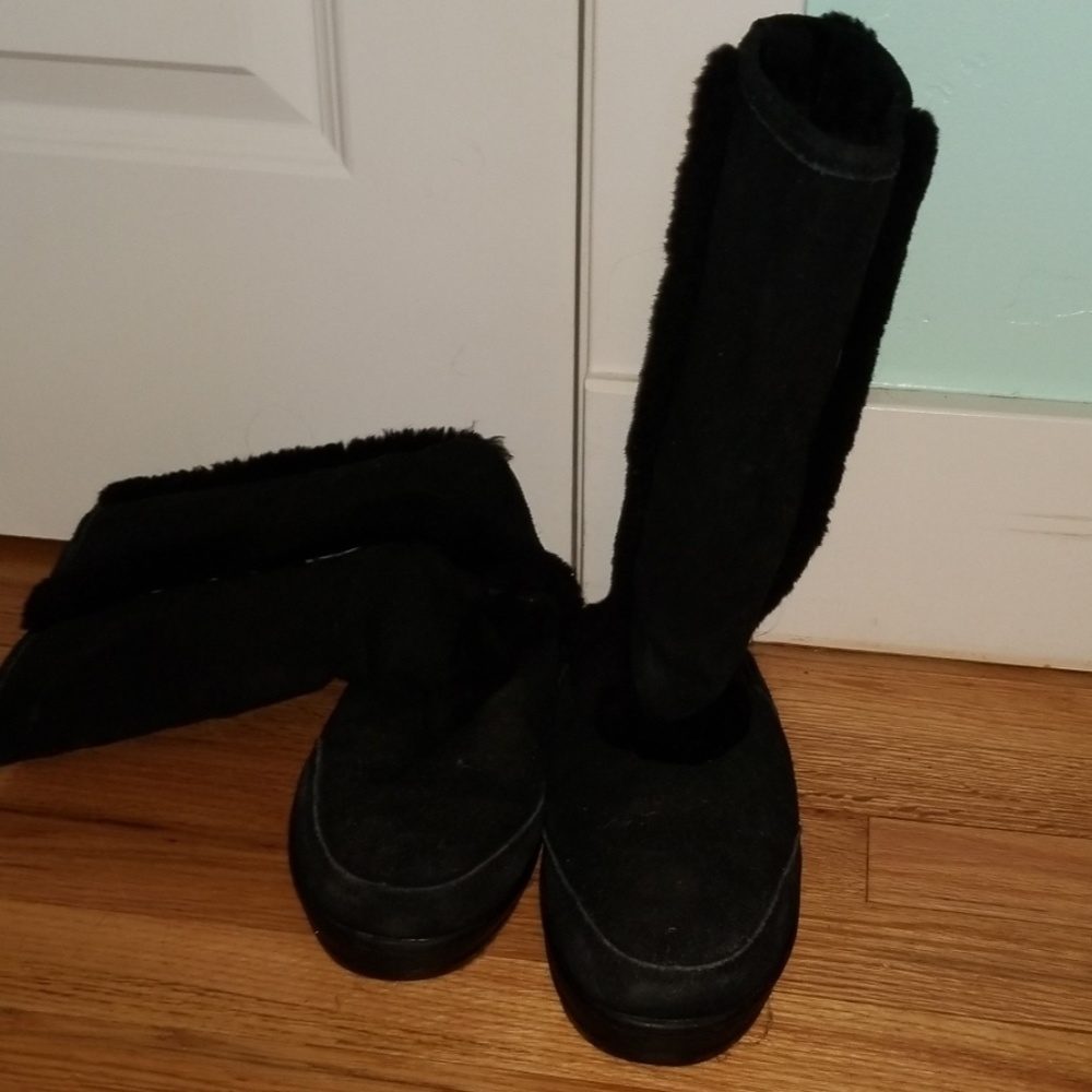Sturdy, black BearPaw winter fashion boots